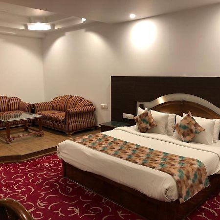 אמריצר Hotel Lawrence מראה חיצוני תמונה