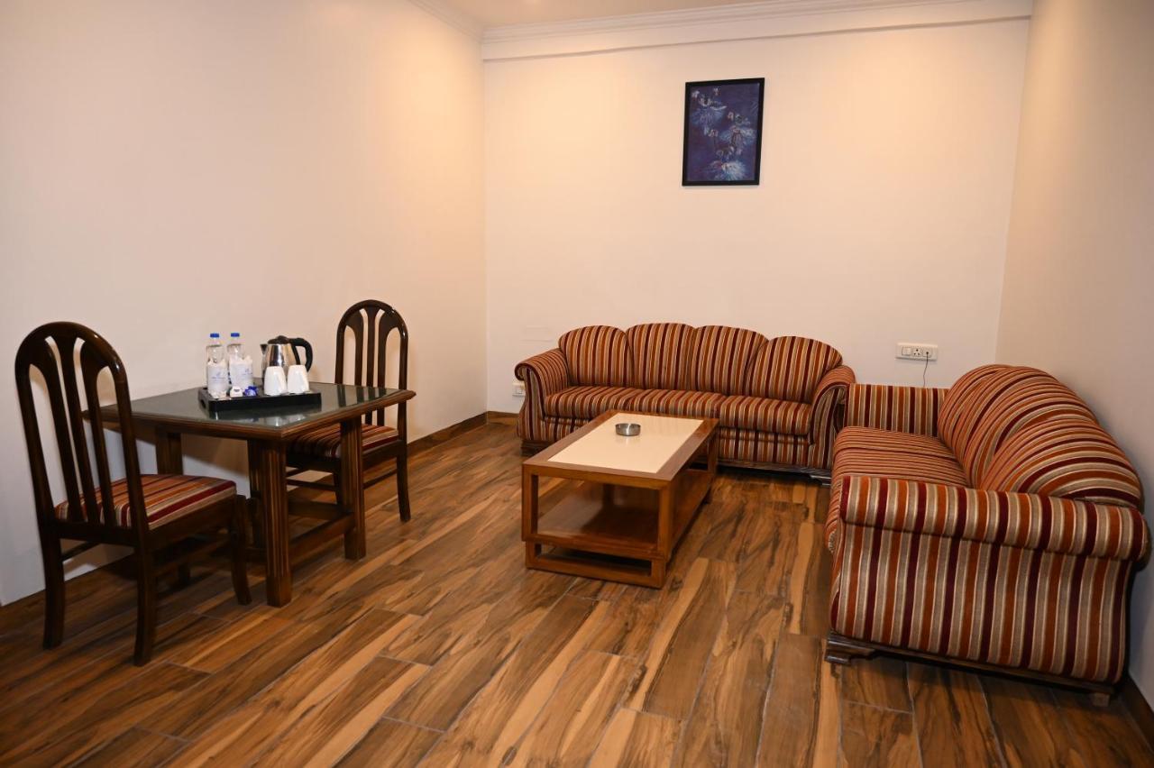 אמריצר Hotel Lawrence מראה חיצוני תמונה