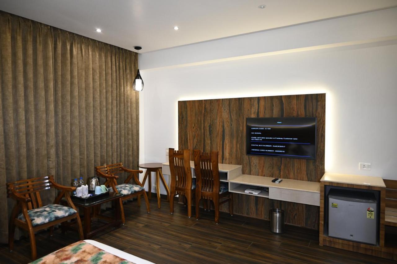 אמריצר Hotel Lawrence מראה חיצוני תמונה