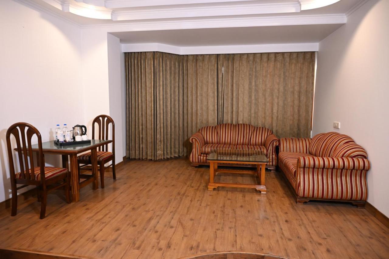 אמריצר Hotel Lawrence מראה חיצוני תמונה